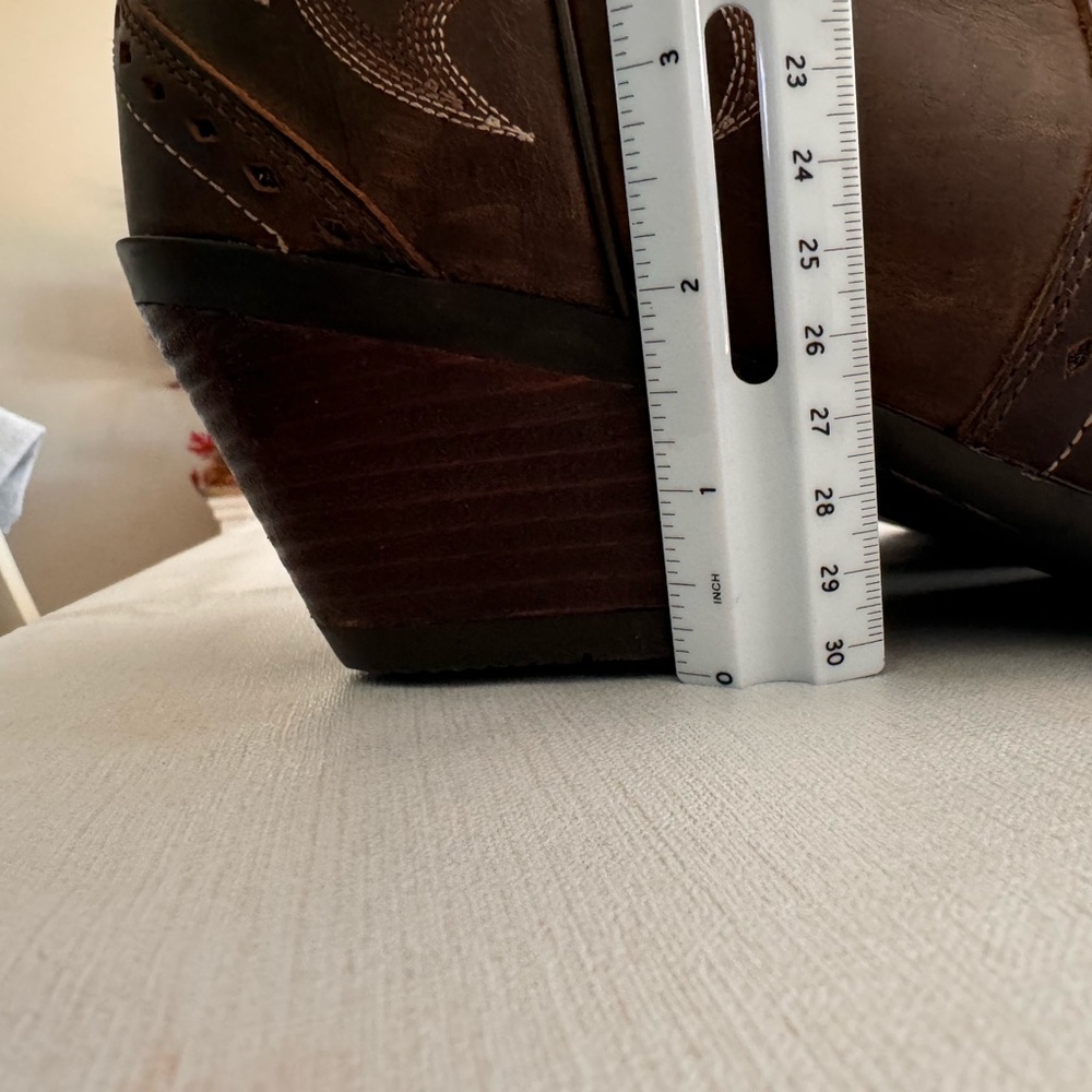Ariat Size 11 pointed toe boots - Picture 5 of 8